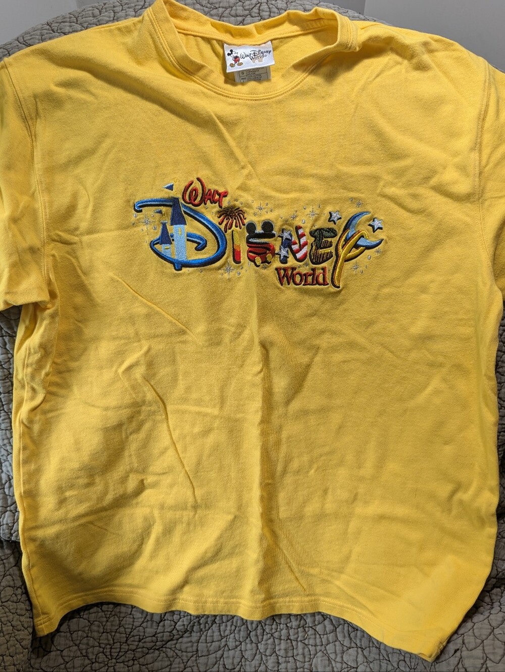 Vintage Walt Disney World Embroidered T Shirt Yellow Mickey Size Large Y2K
